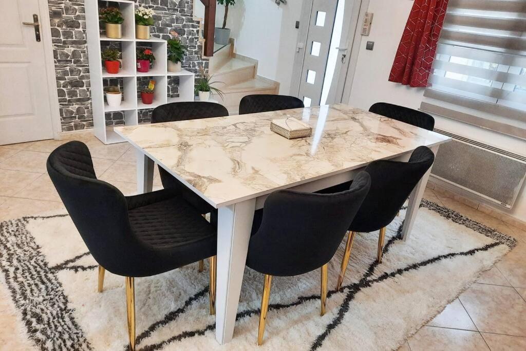 Villa Confortable Avec Jacuzzi A Chevannes Chevannes  المظهر الخارجي الصورة