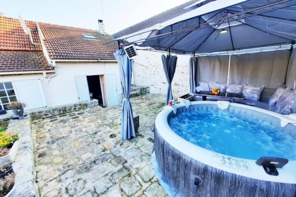 Villa Confortable Avec Jacuzzi A Chevannes Chevannes  المظهر الخارجي الصورة